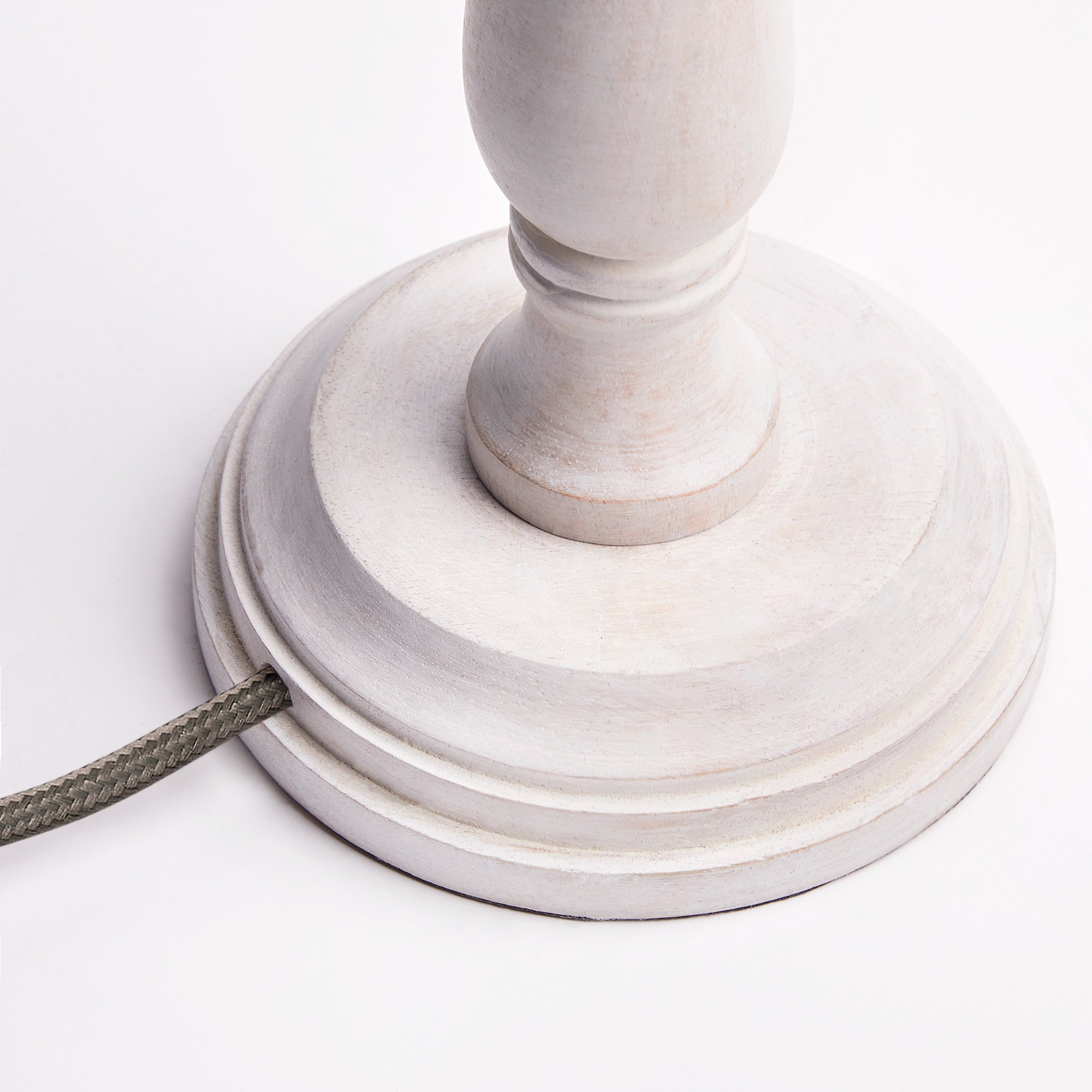 Daisy table lamp in natural whitewash