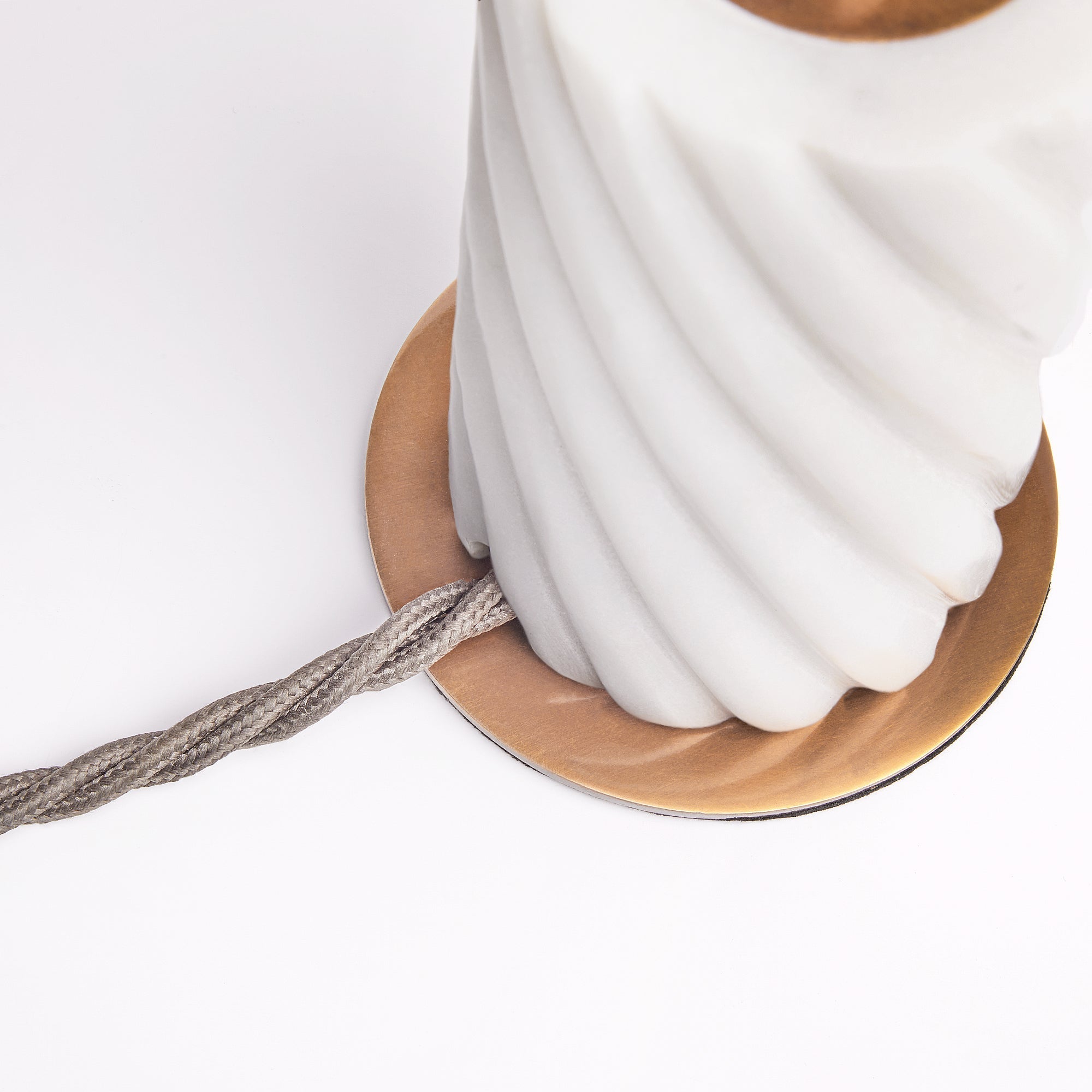 Milo table lamp in white marble