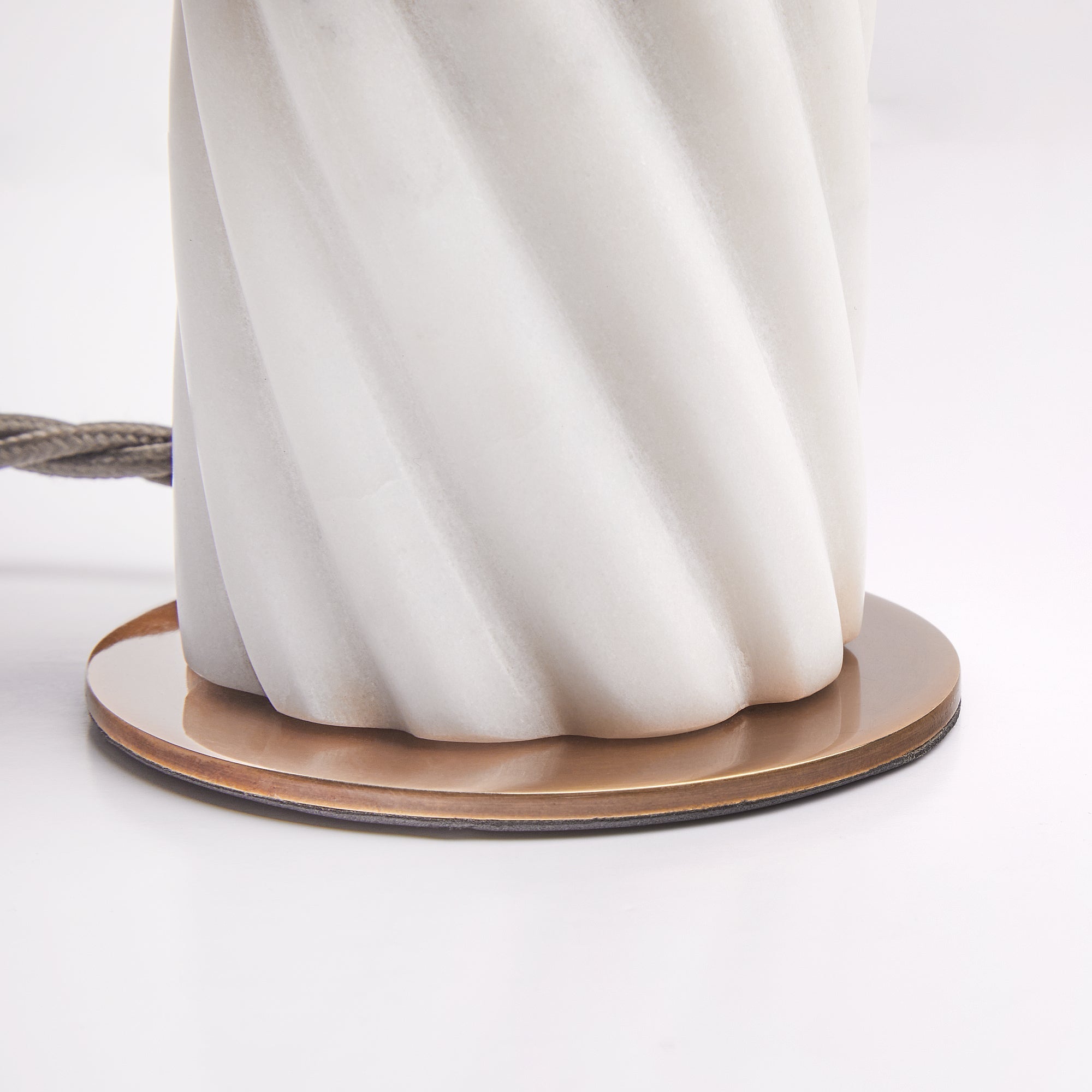 Milo table lamp in white marble