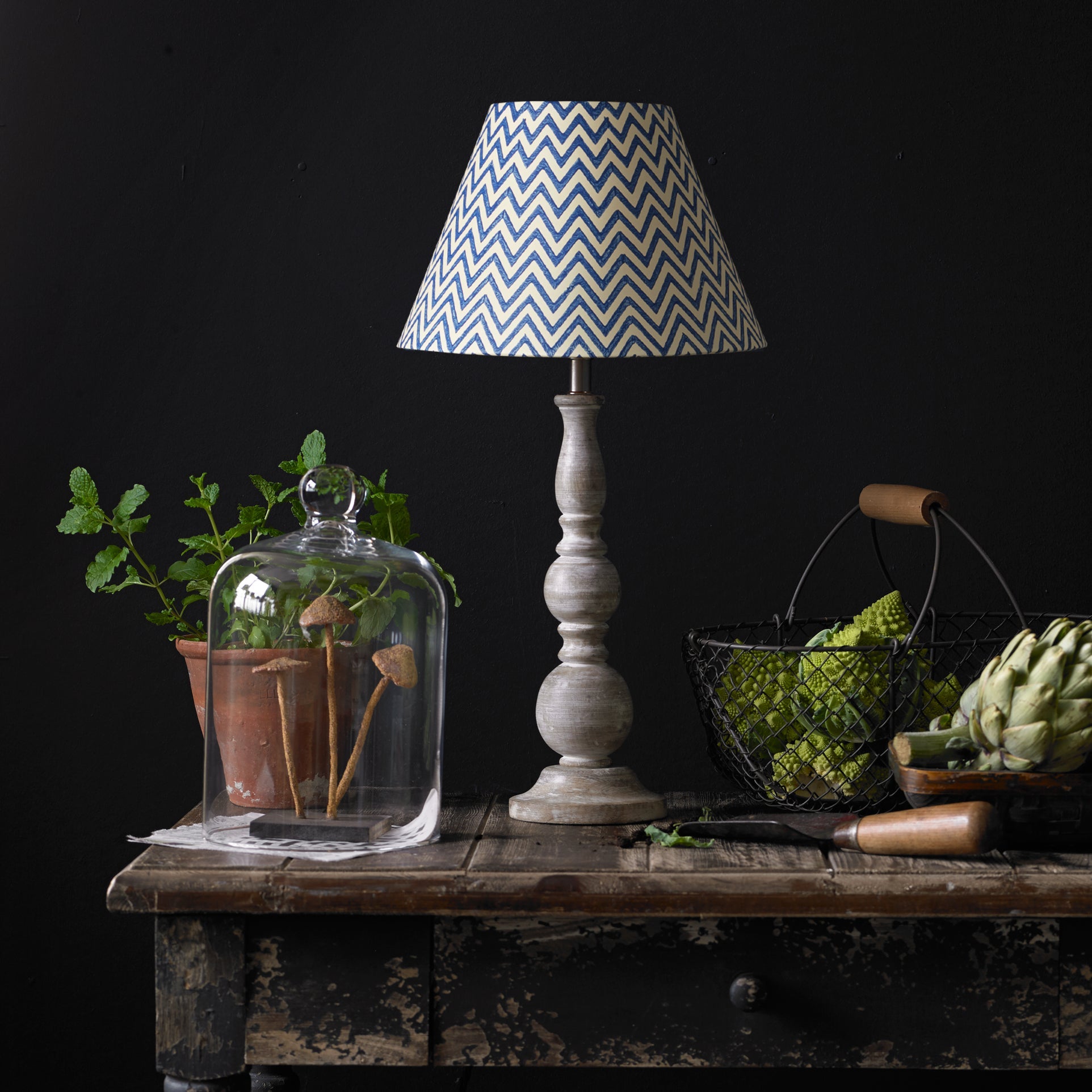 Smaller Otto table lamp in white