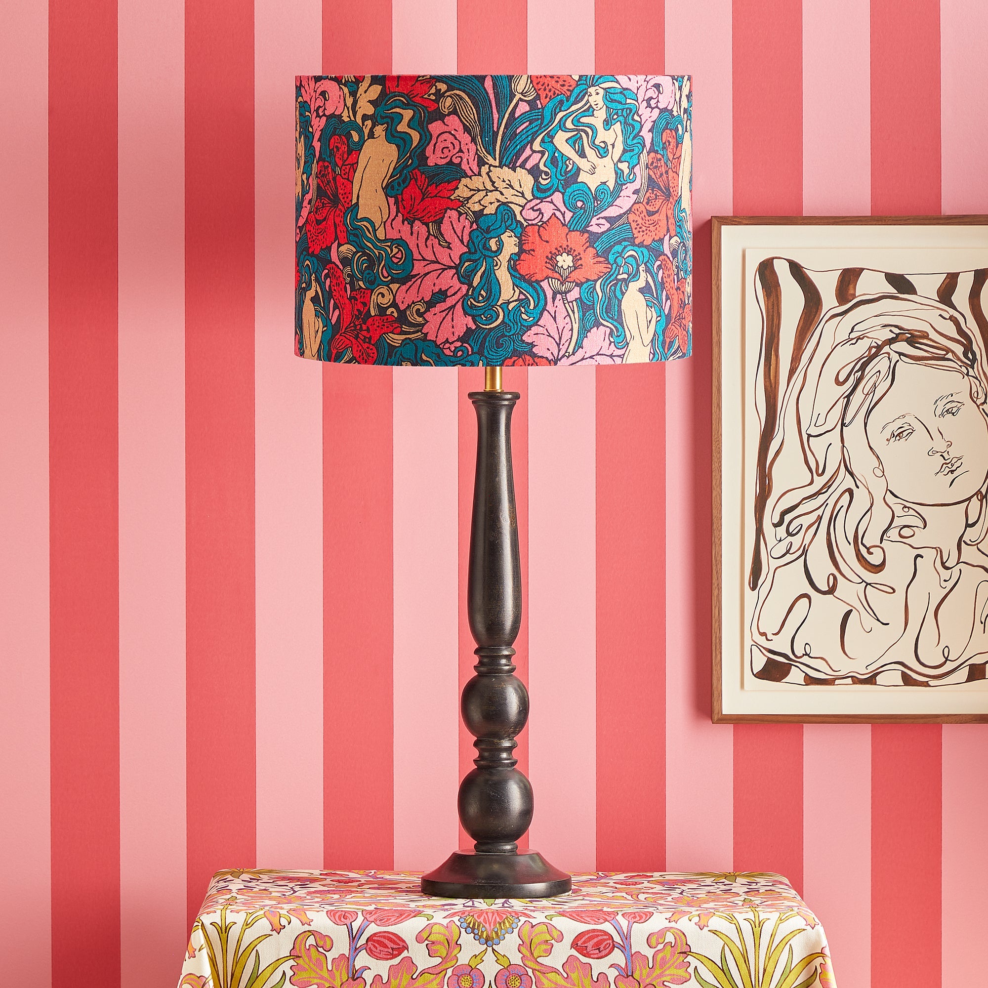 Larger Otto table lamp in black