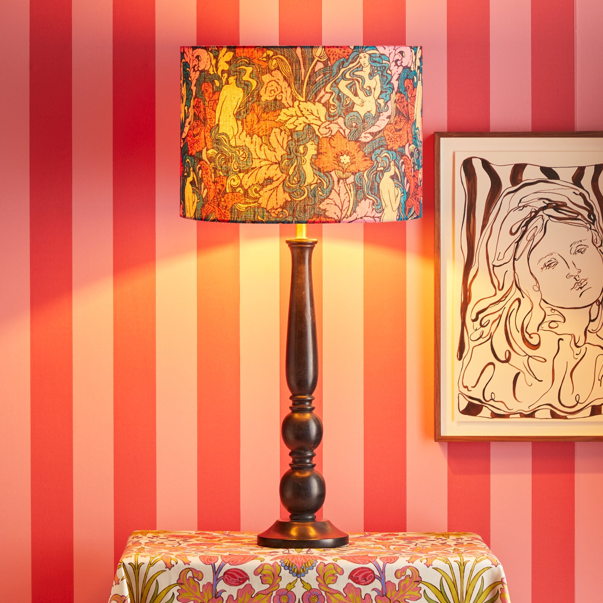 Larger Otto table lamp in black