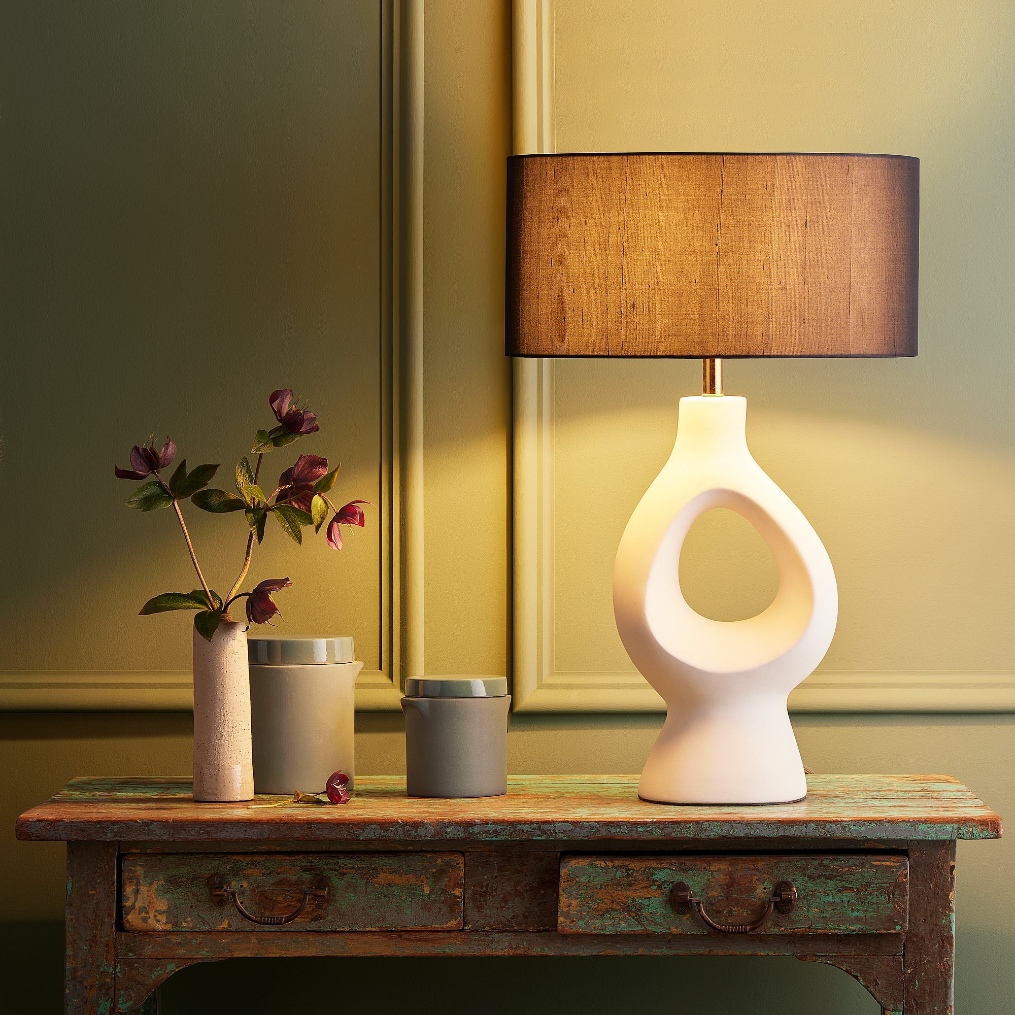 Sacha table lamp in matte white