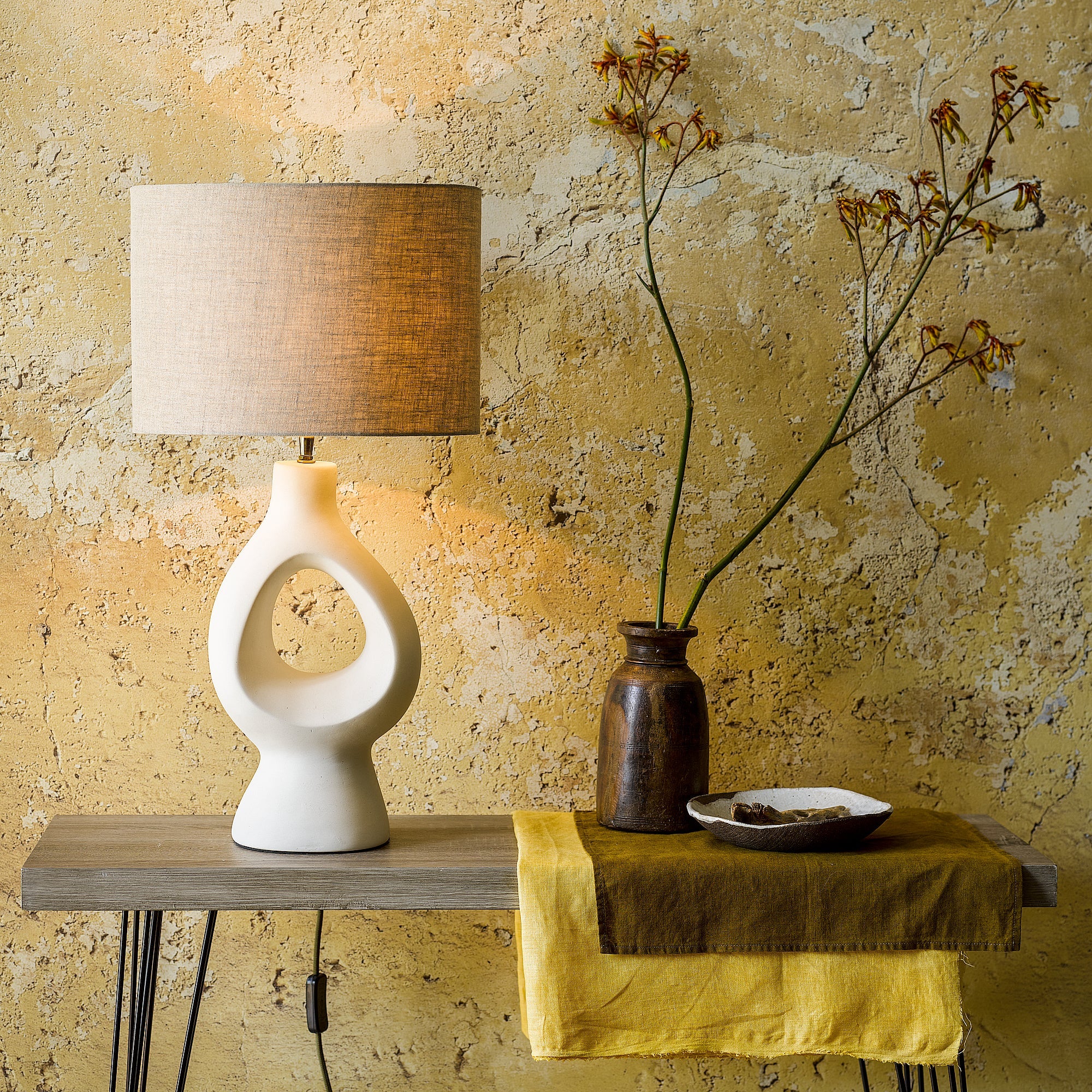 Sacha table lamp in matte white