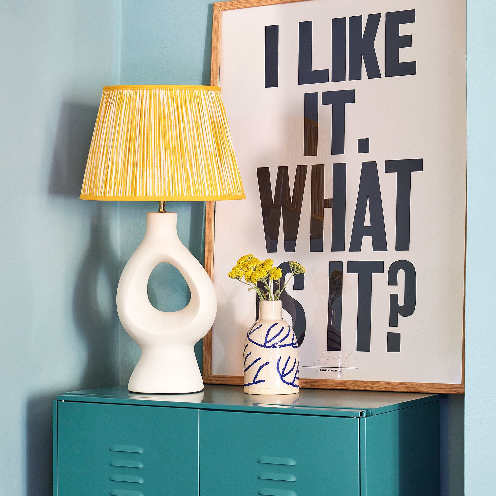 Sacha table lamp in matte white