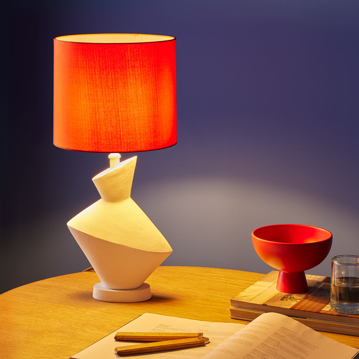 Vitur table lamp in Gesso white