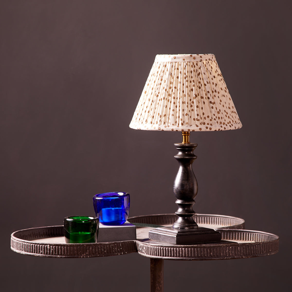 Wilma table lamp in ebony