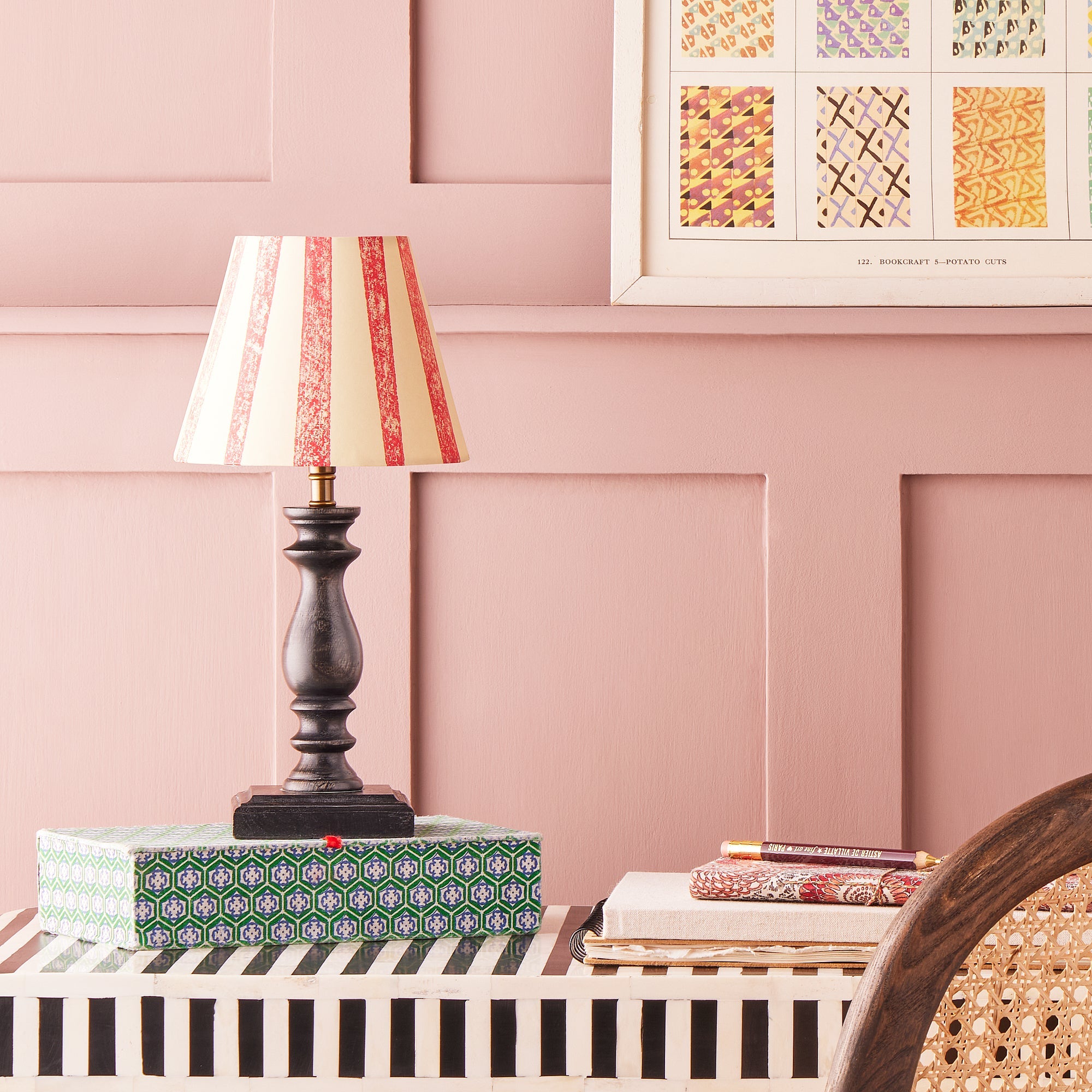 Wilma table lamp in ebony