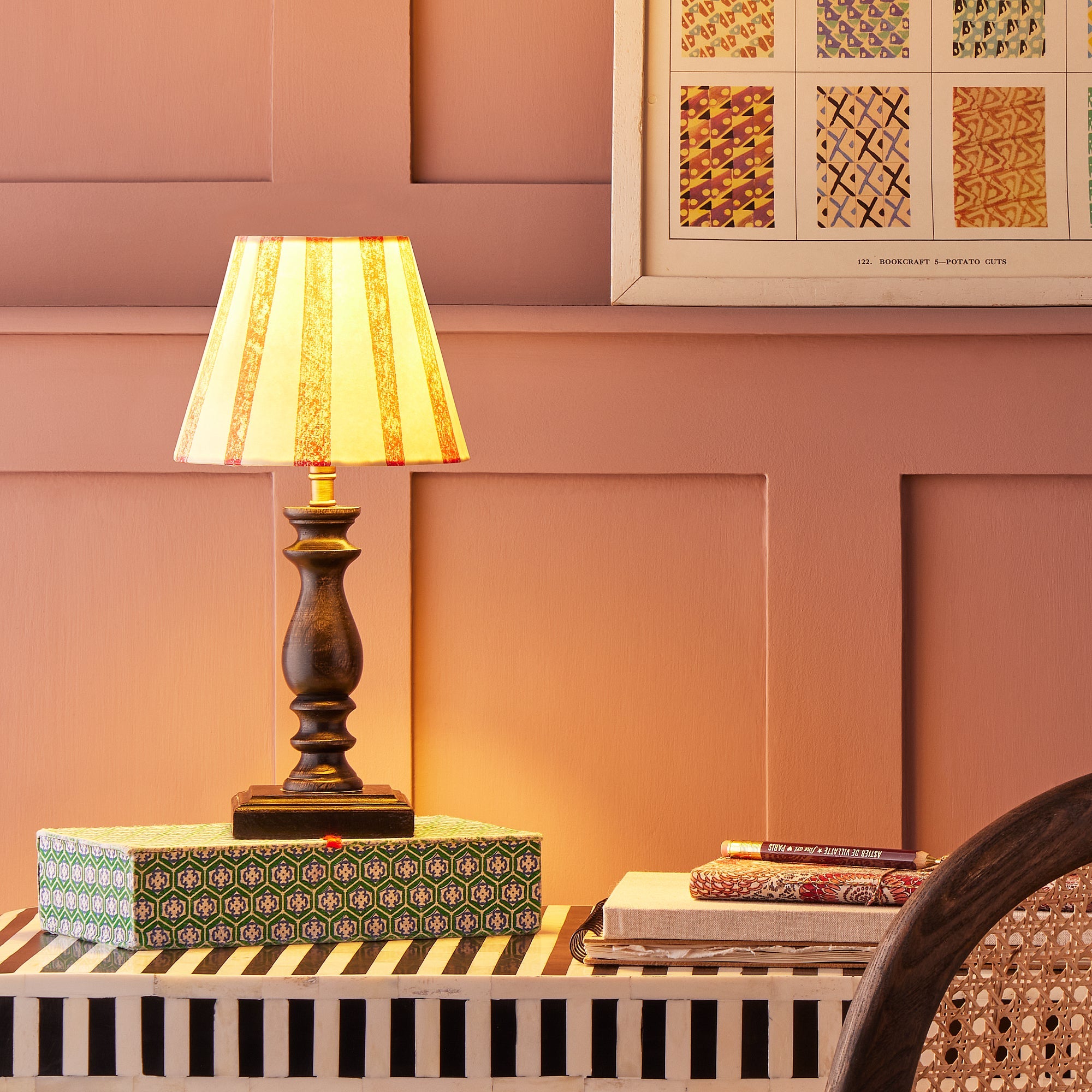 Wilma table lamp in ebony