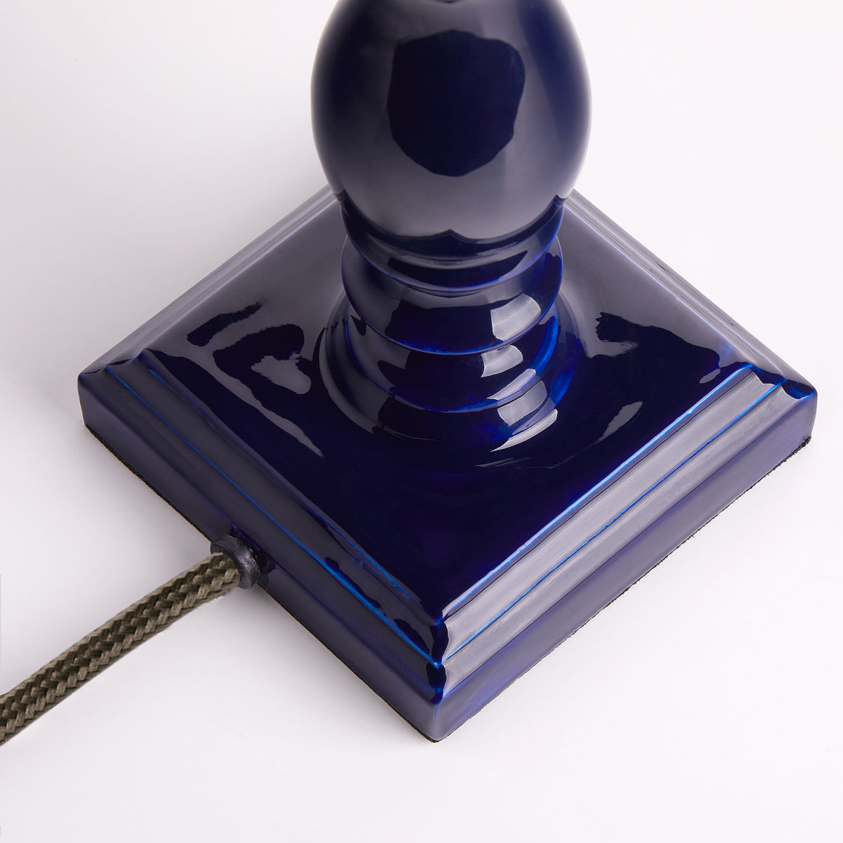Wilma table lamp in navy blue