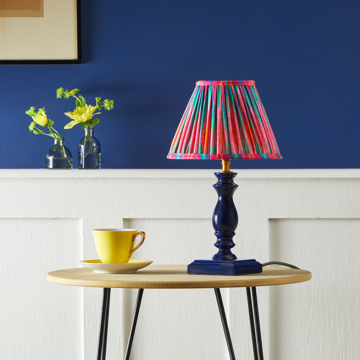 Wilma table lamp in navy blue