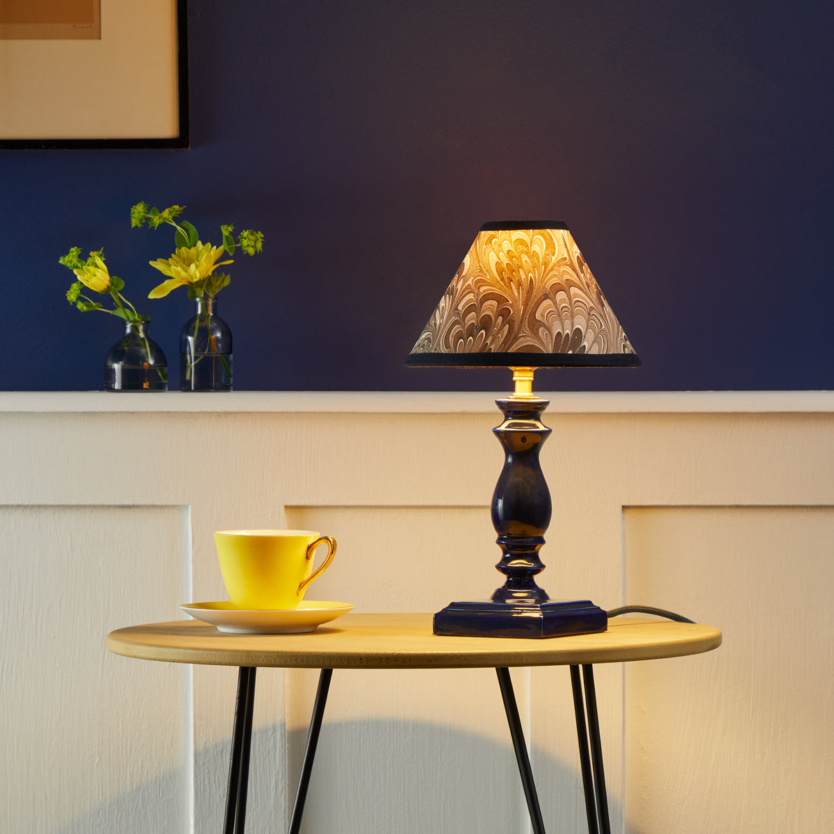 Wilma table lamp in navy blue