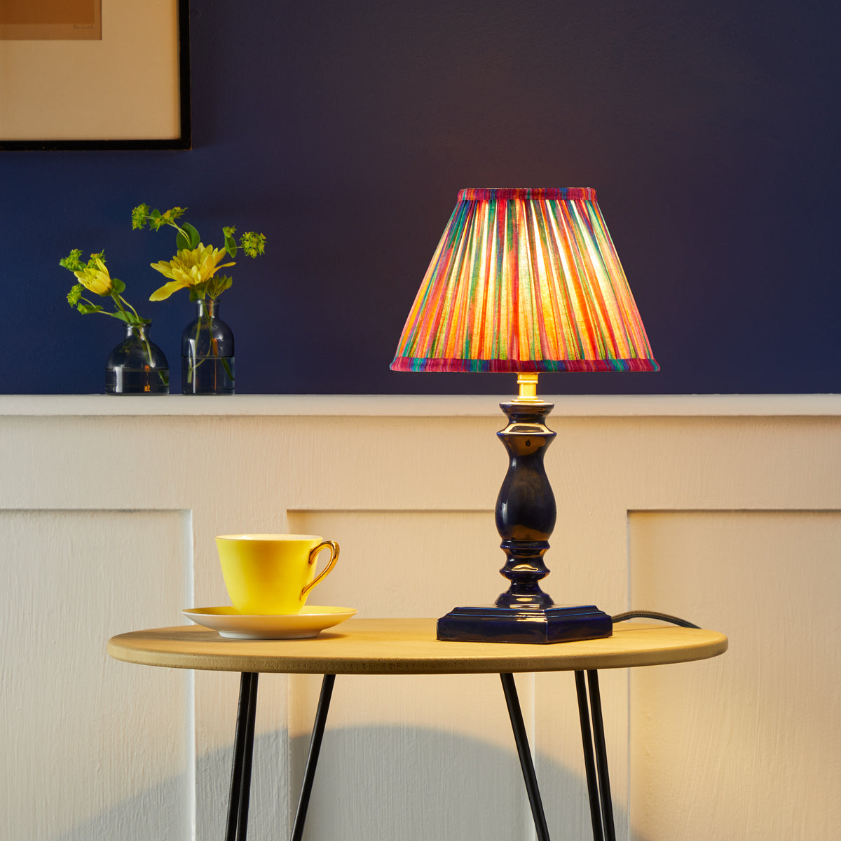 Wilma table lamp in navy blue