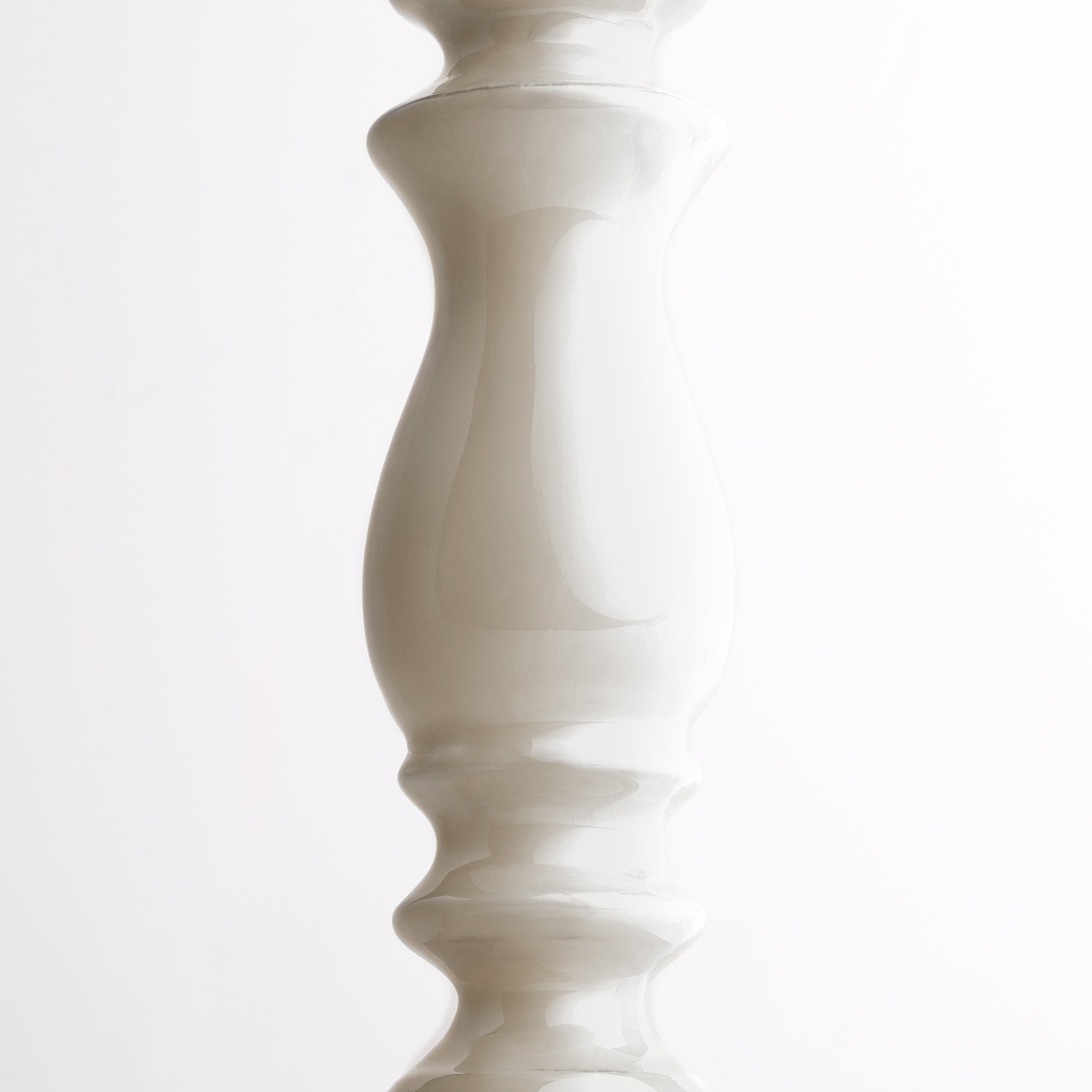 Wilma table lamp in white