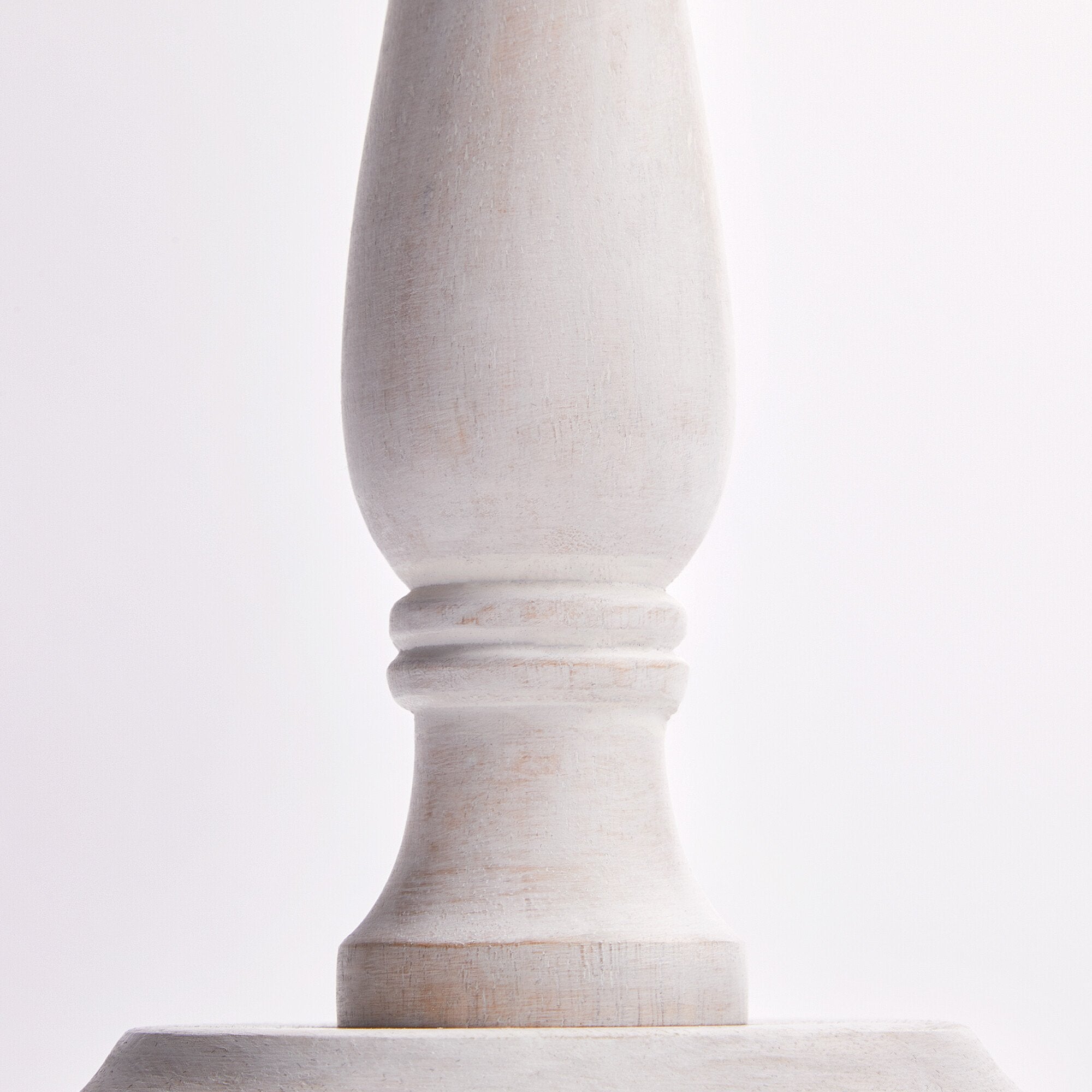 Daisy table lamp in natural whitewash