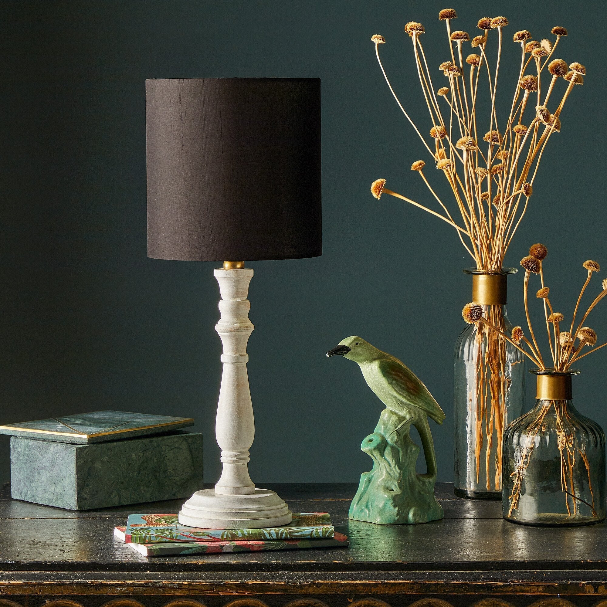 Daisy table lamp in natural whitewash