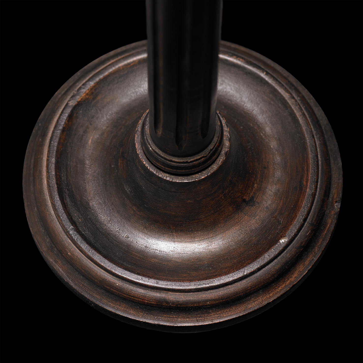 Luty table lamp in mahogany