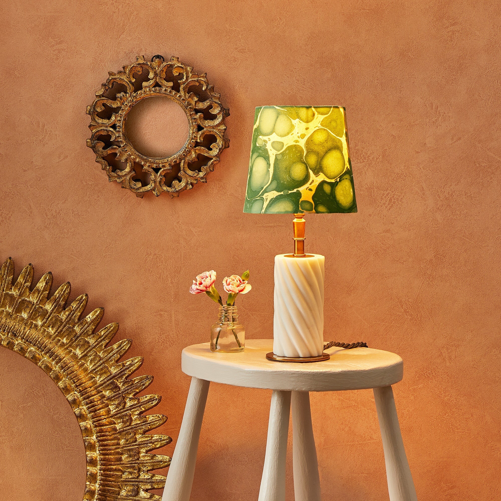 Milo table lamp in white marble