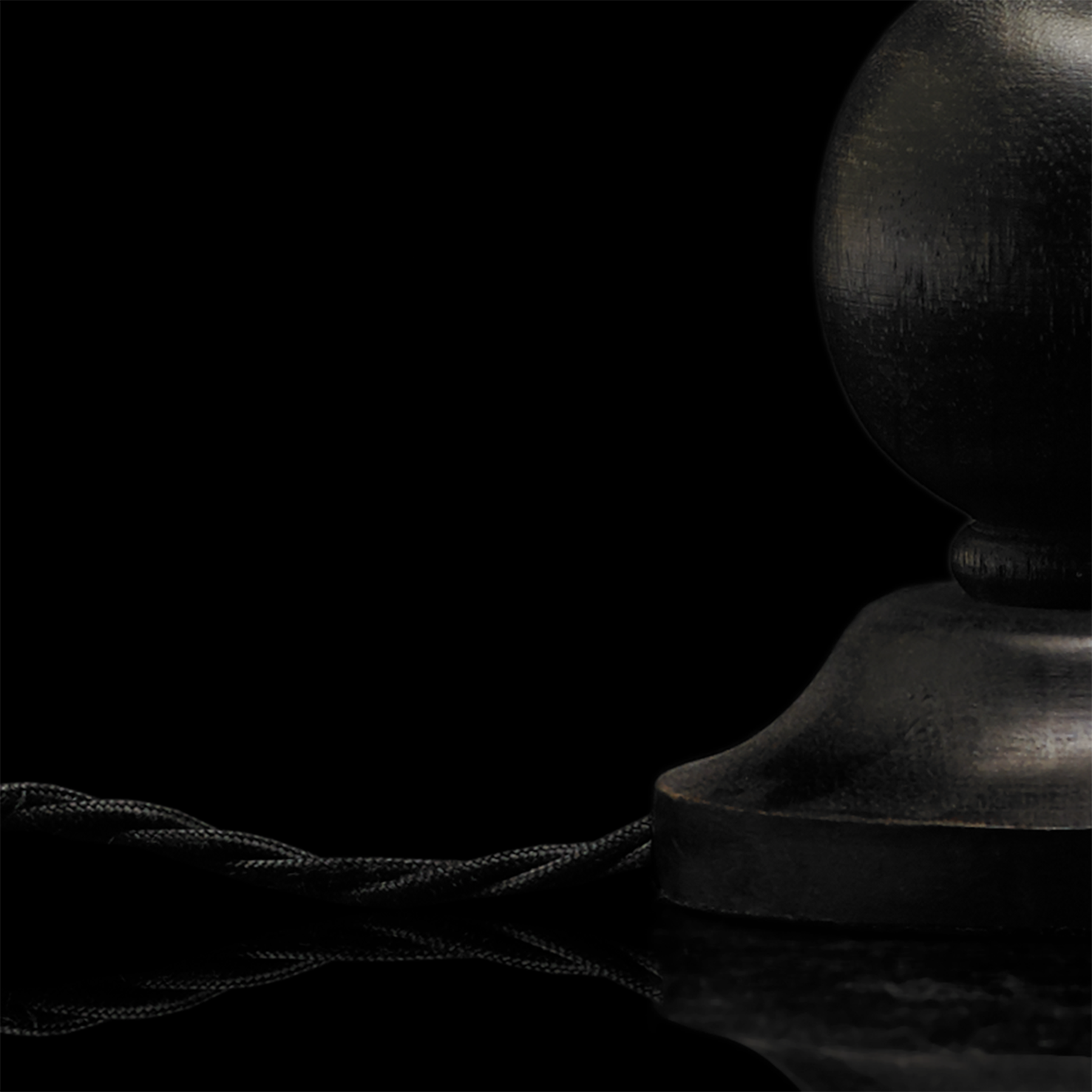 Smaller Otto table lamp in black