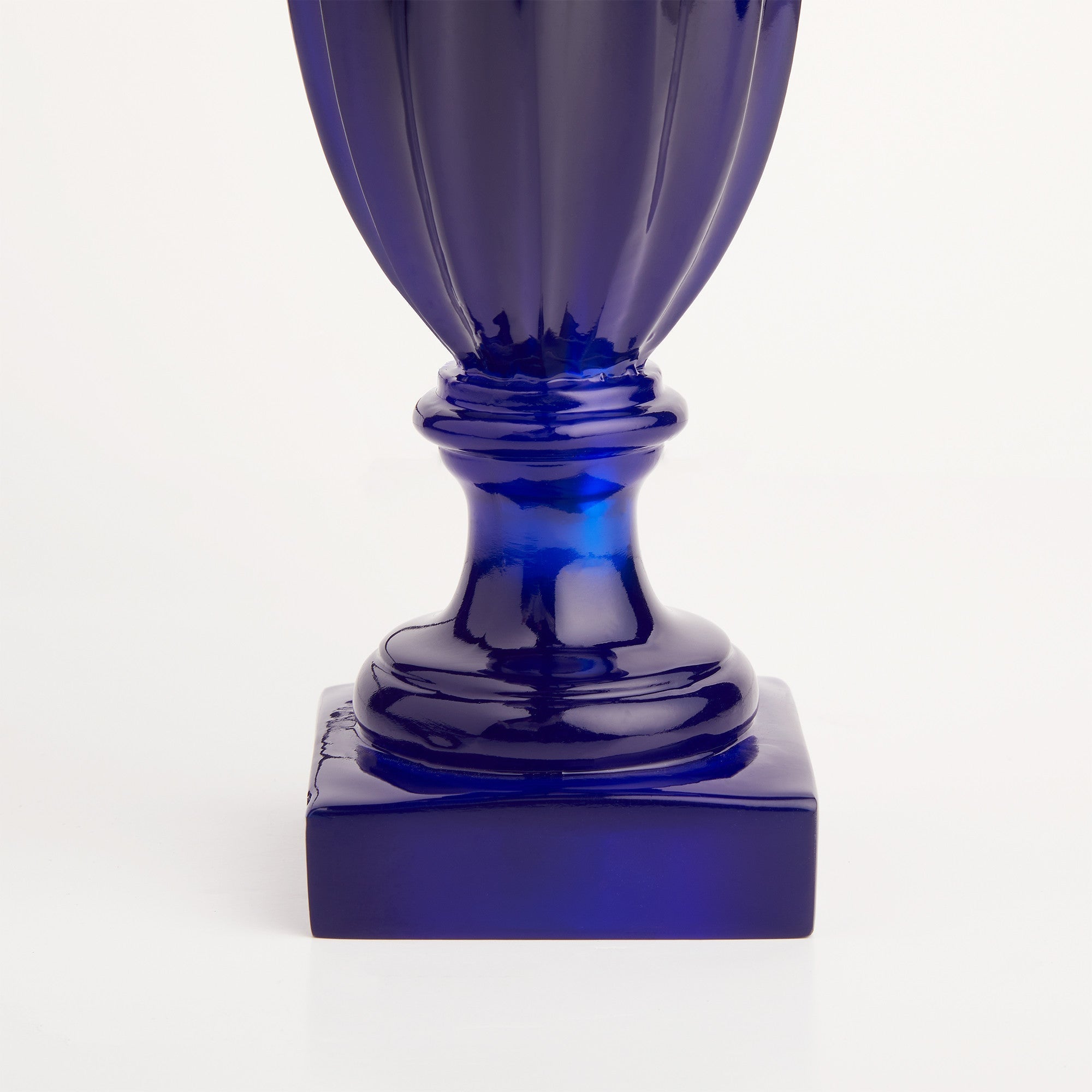 Urnie bedside lamp in blue resin