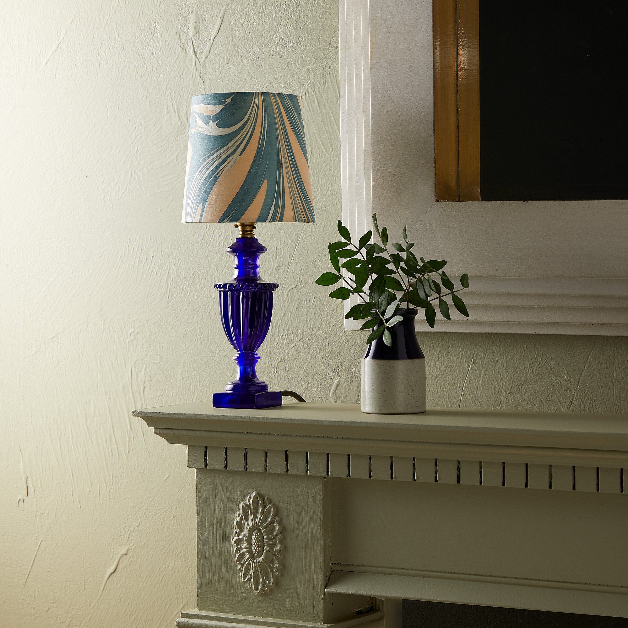 Urnie bedside lamp in blue resin