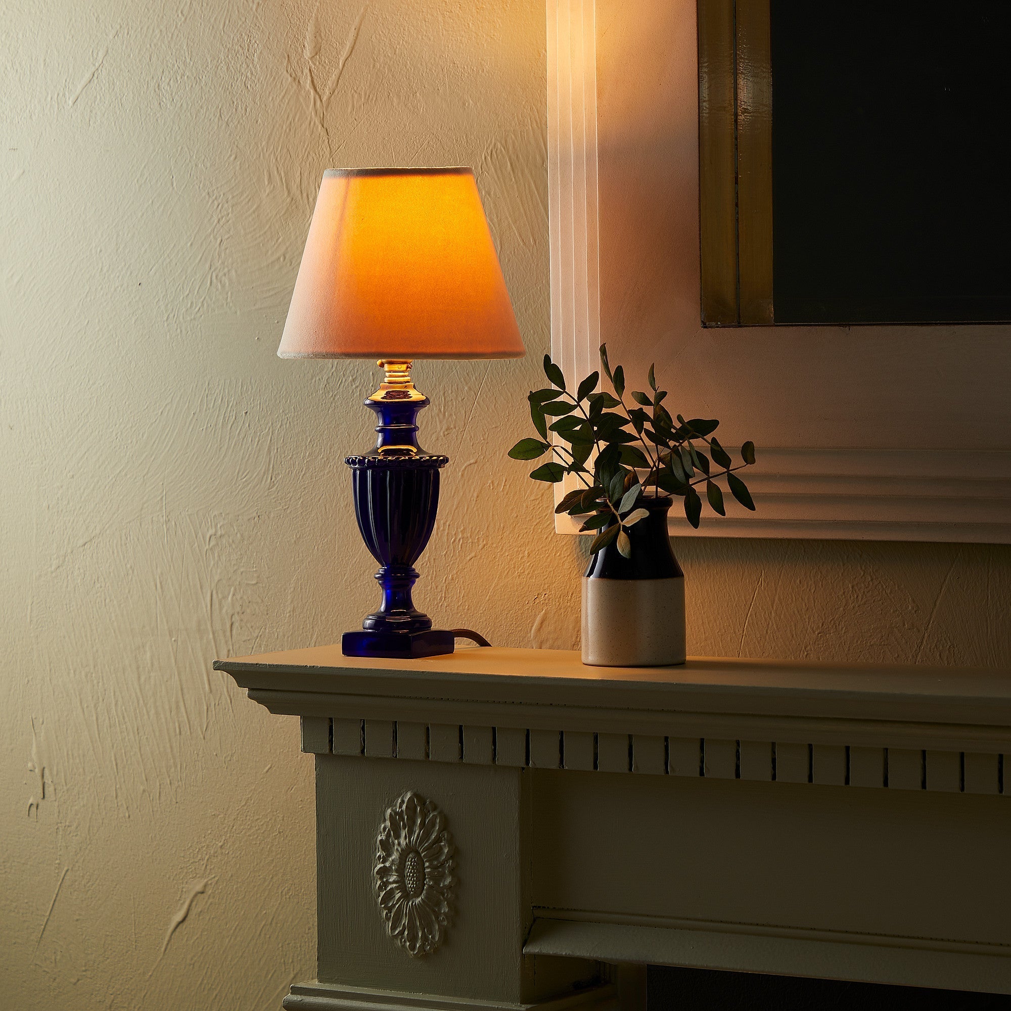 Urnie bedside lamp in blue resin