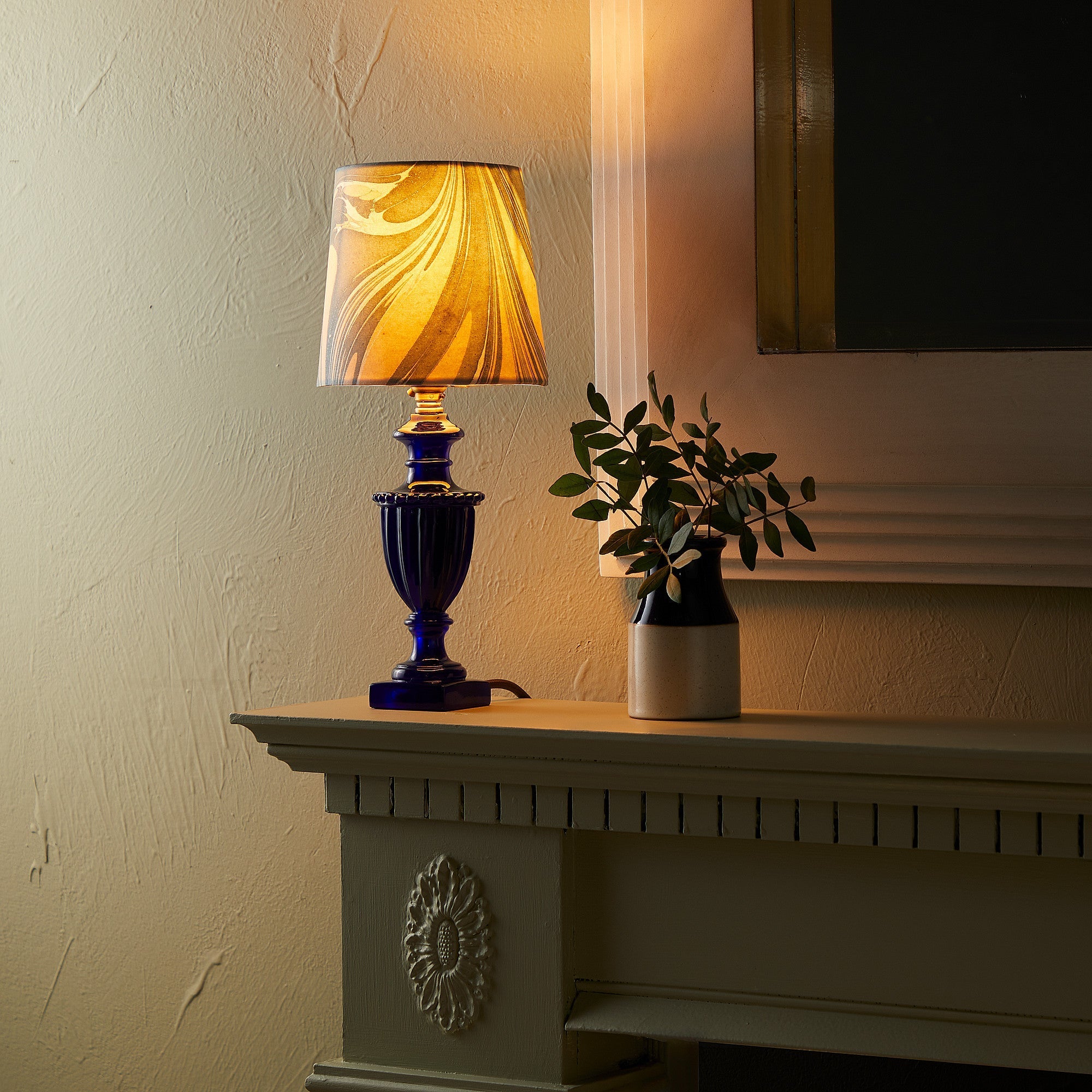 Urnie bedside lamp in blue resin
