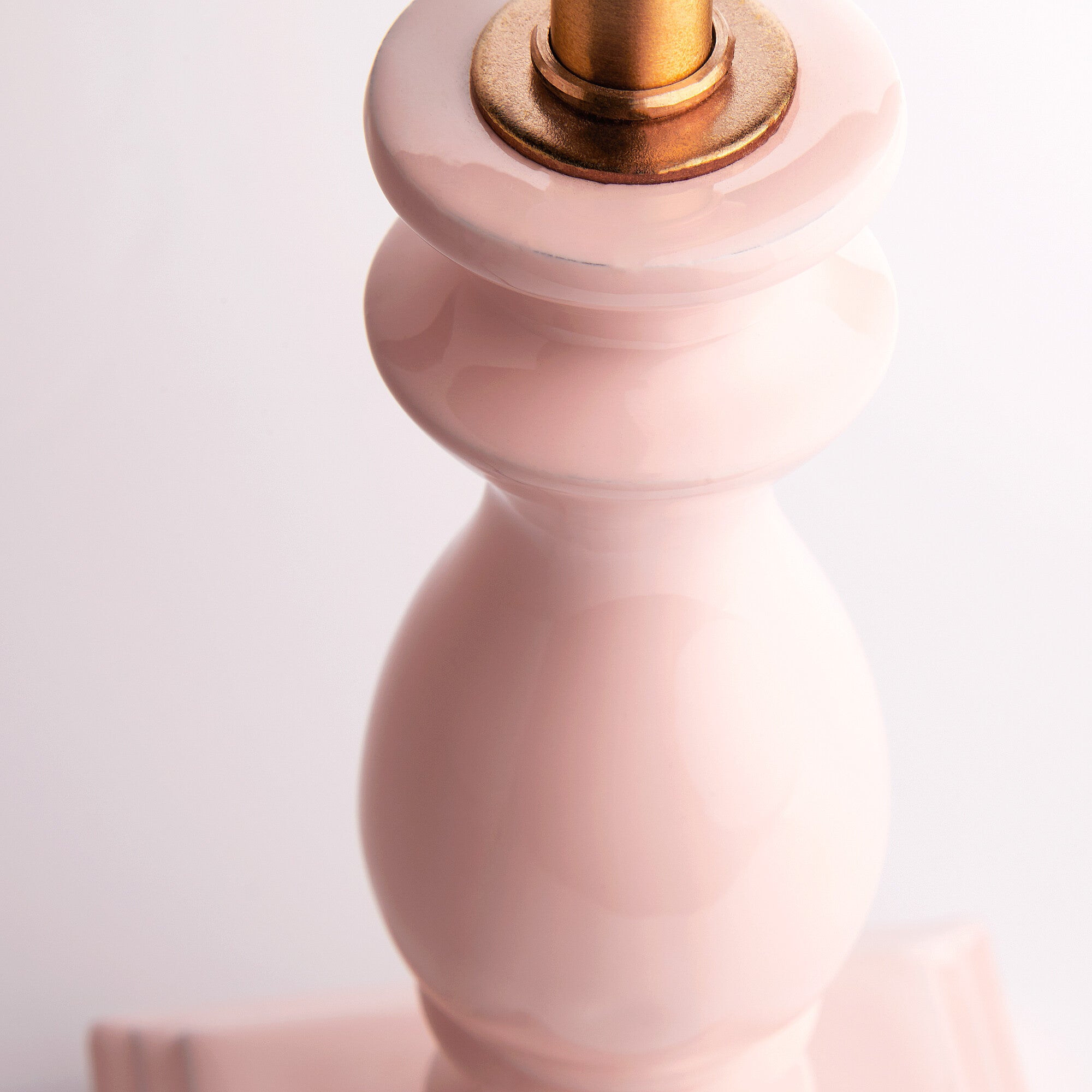 Wilma table lamp in pale pink