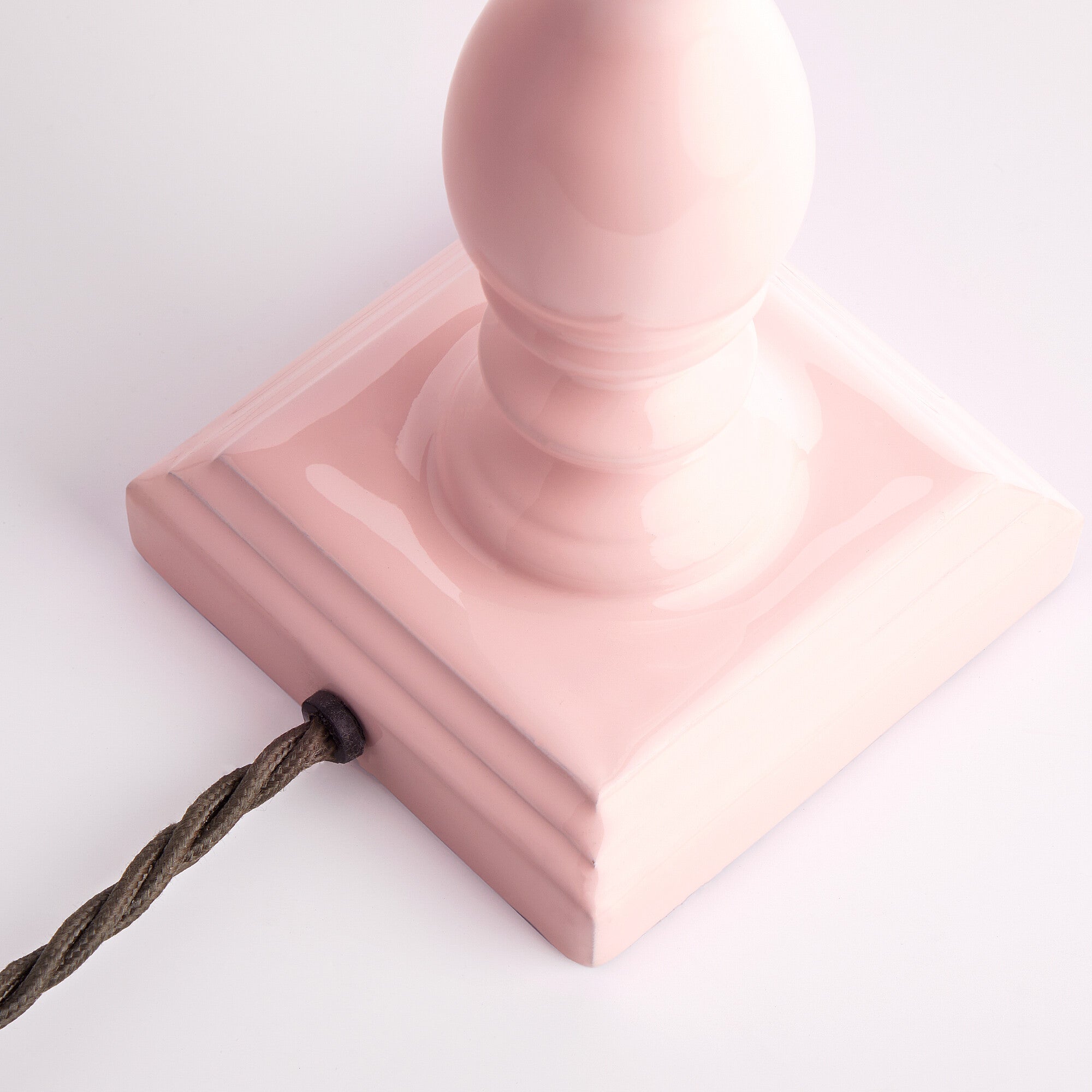 Wilma table lamp in pale pink