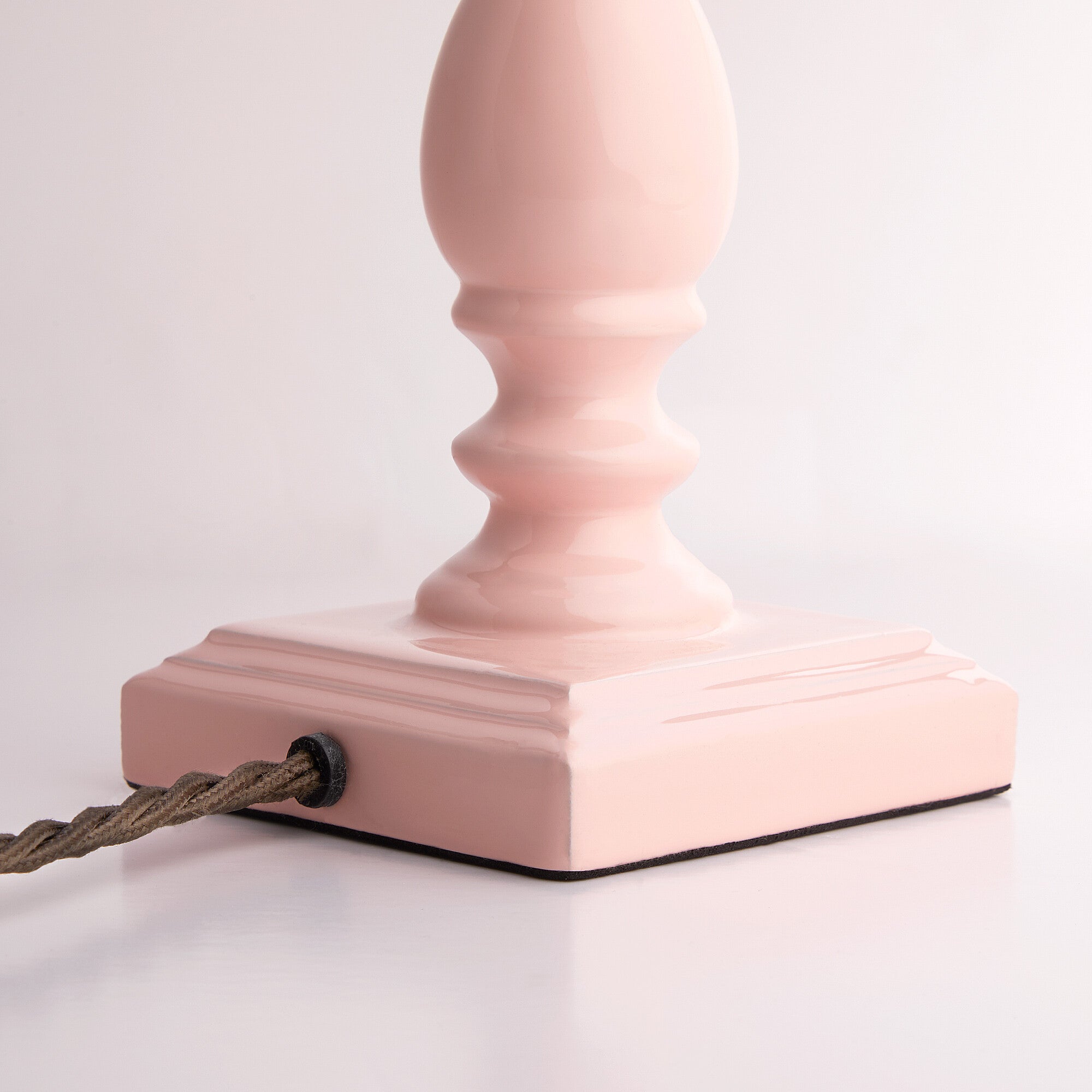 Wilma table lamp in pale pink